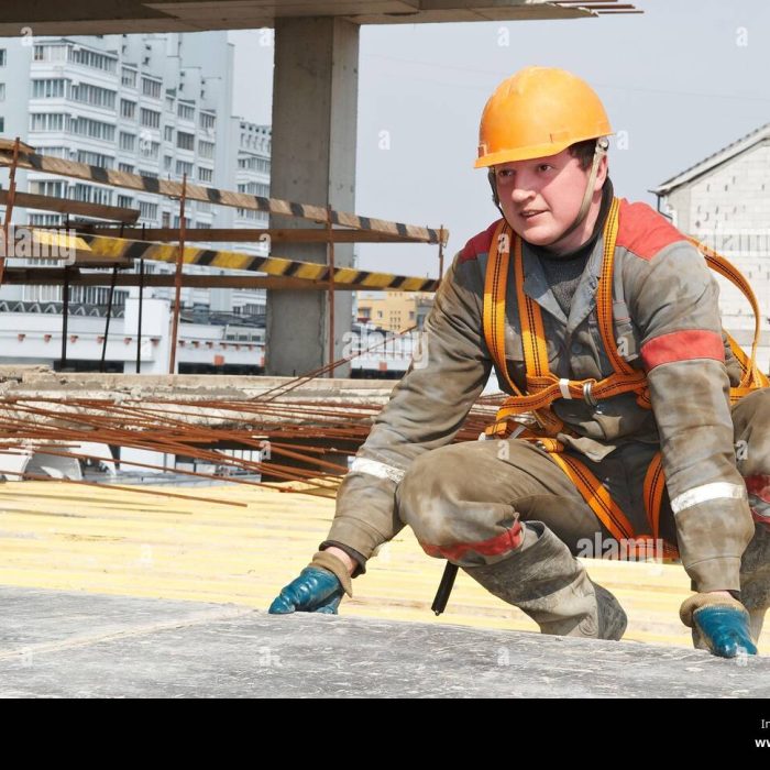builder-worker-at-construction-site-2BYY495