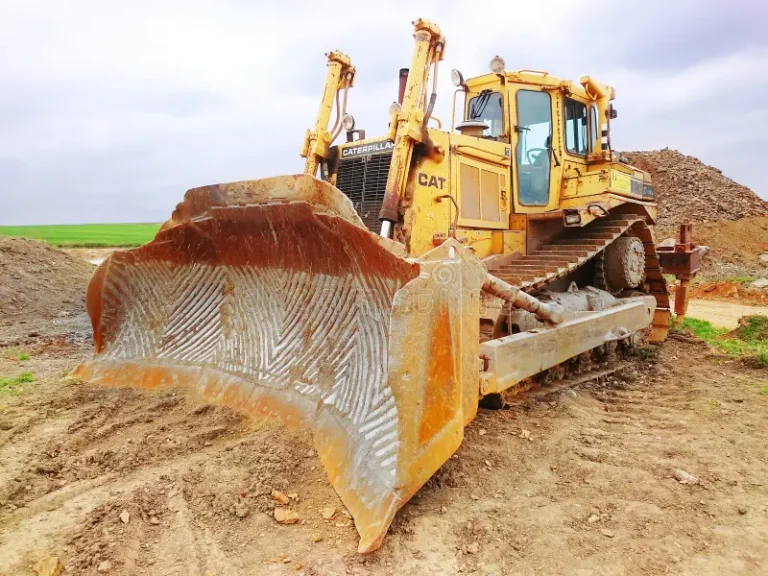 cat-d-t-dozer-highly-versatile-machine-flexible-enough-to-be-used-heavy-construction-quarries-landfills-forestry-70069966